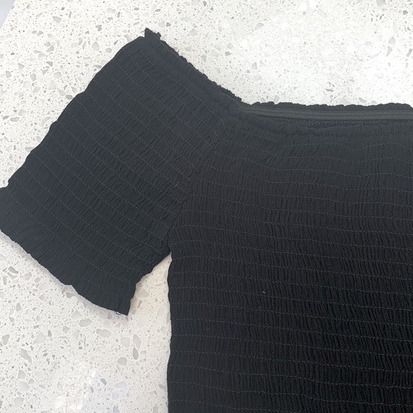 “Streetwear Society” Crop Top - Picture 2 of 3